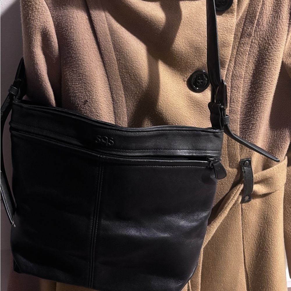 SAS VTG Midnight Black Leather Shoulder Bag , many compartments very versatile